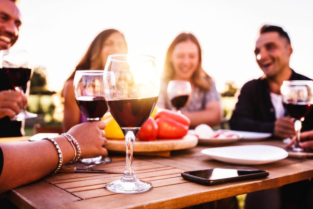 Apéros de l’été : les dangers de l’alcoolisme